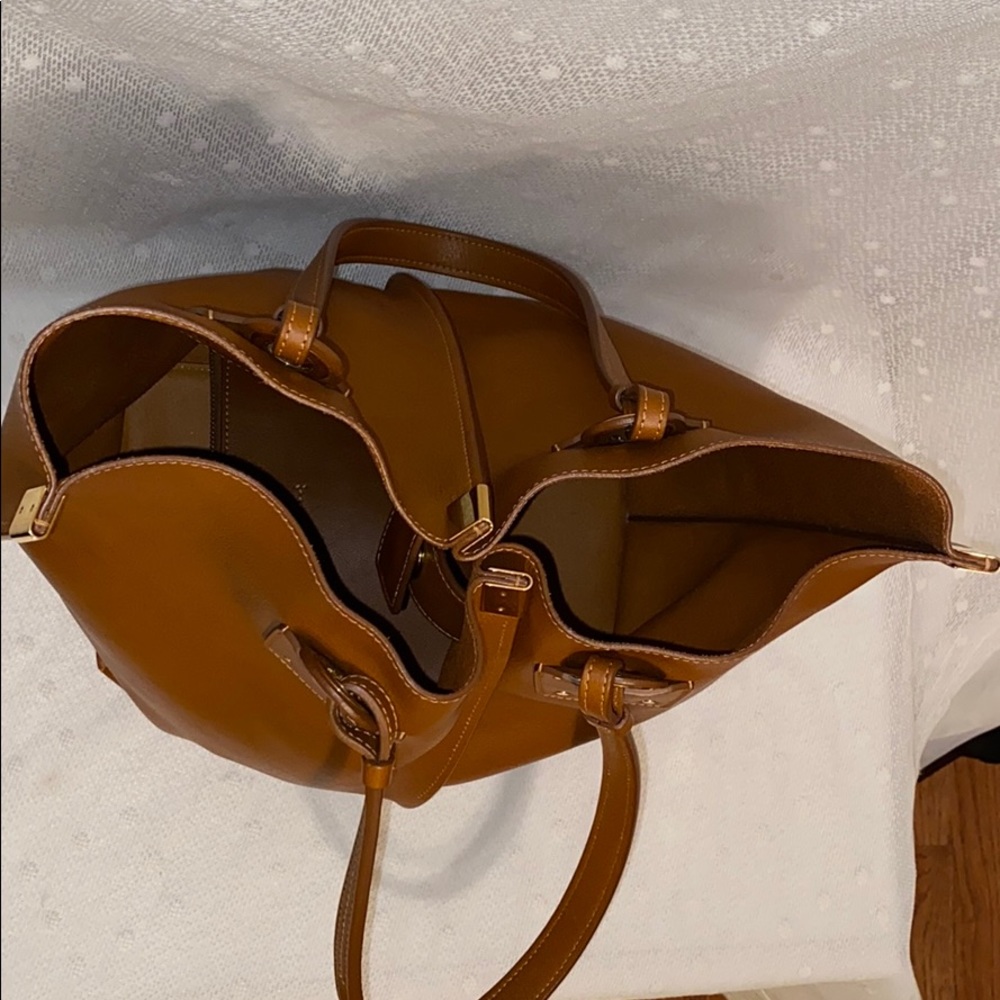 🆕 CHLOÉ Vick Caramel Leather Tote - Picture 10 of 16
